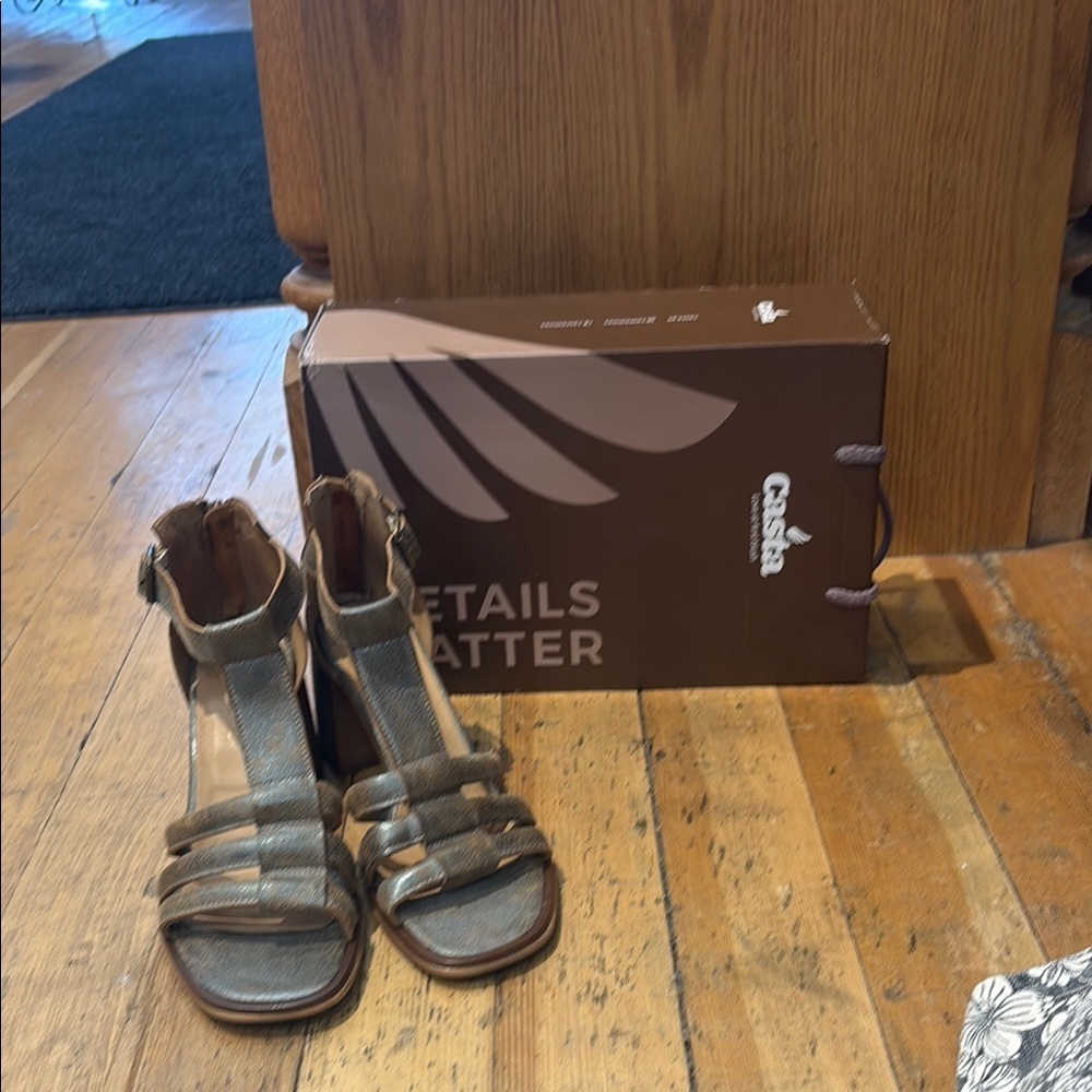 Casta leather  Brown/blue Strappy Sandals
Handmade in Portugal. Comfortable. New